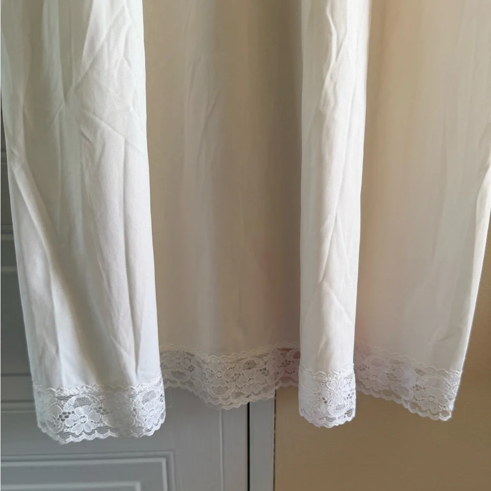 Vintage Vanity Fair White Lace Slip Size 34 L NEW with tag‎